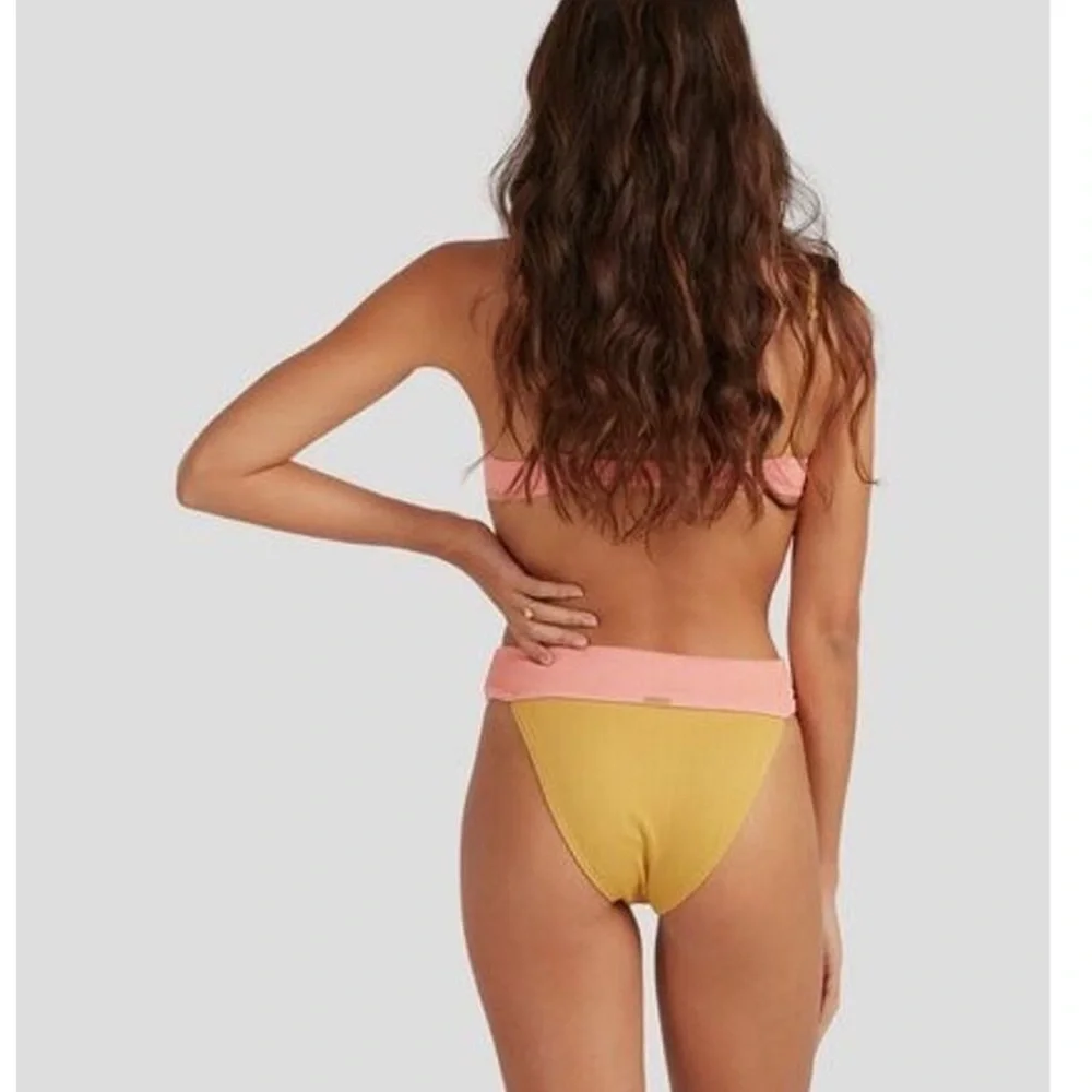 Billabong Hi Life Aruba Bikini - Picture 2 of 6